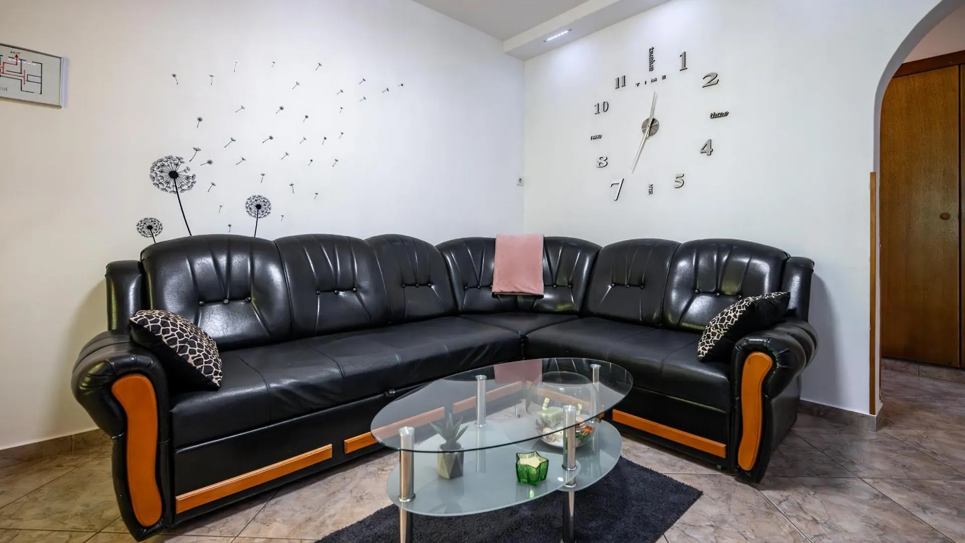 E-M Apartments With Private Pool Vinkuran Gasthof