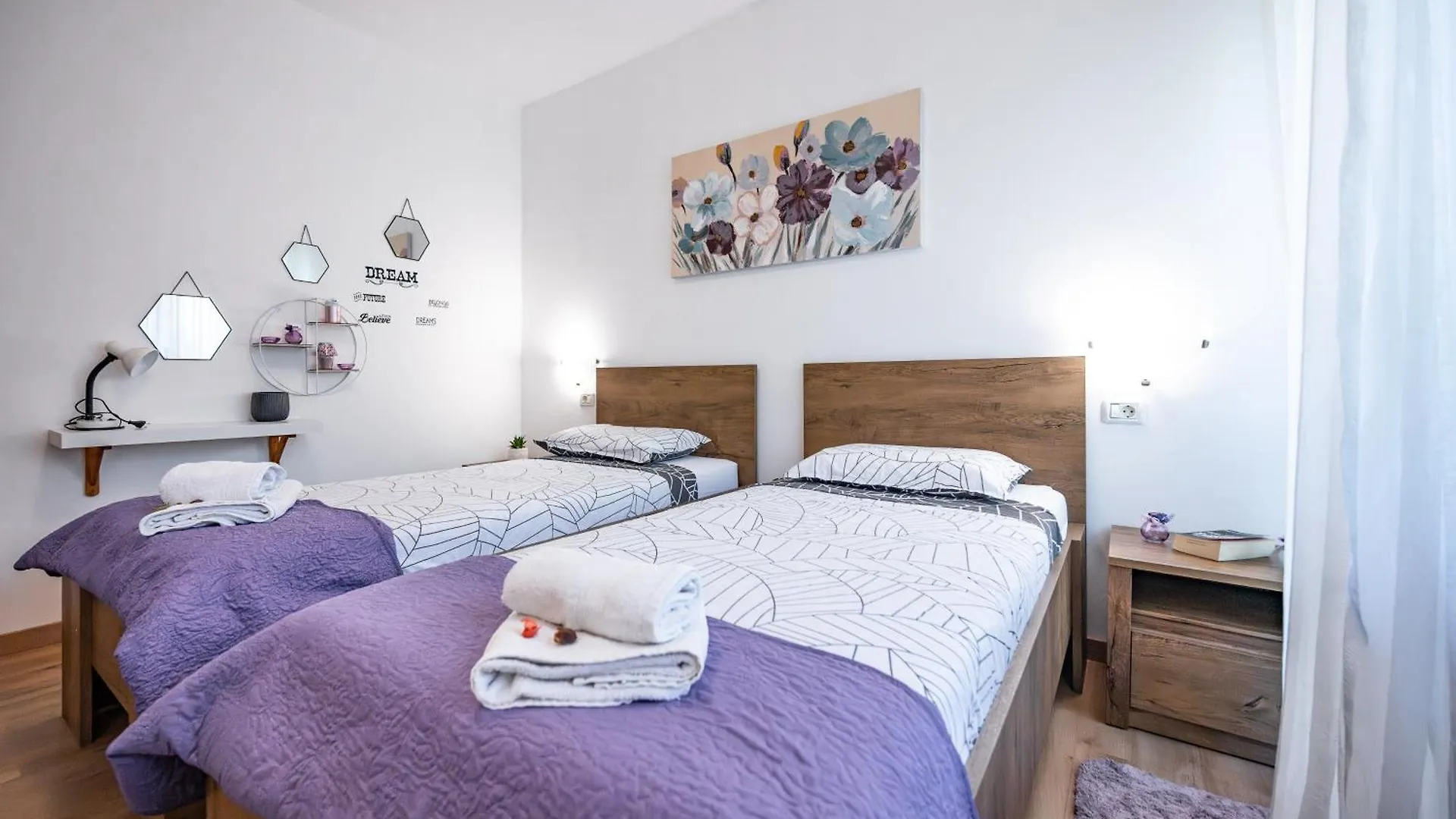 E-M Apartments With Private Pool Vinkuran 3*,