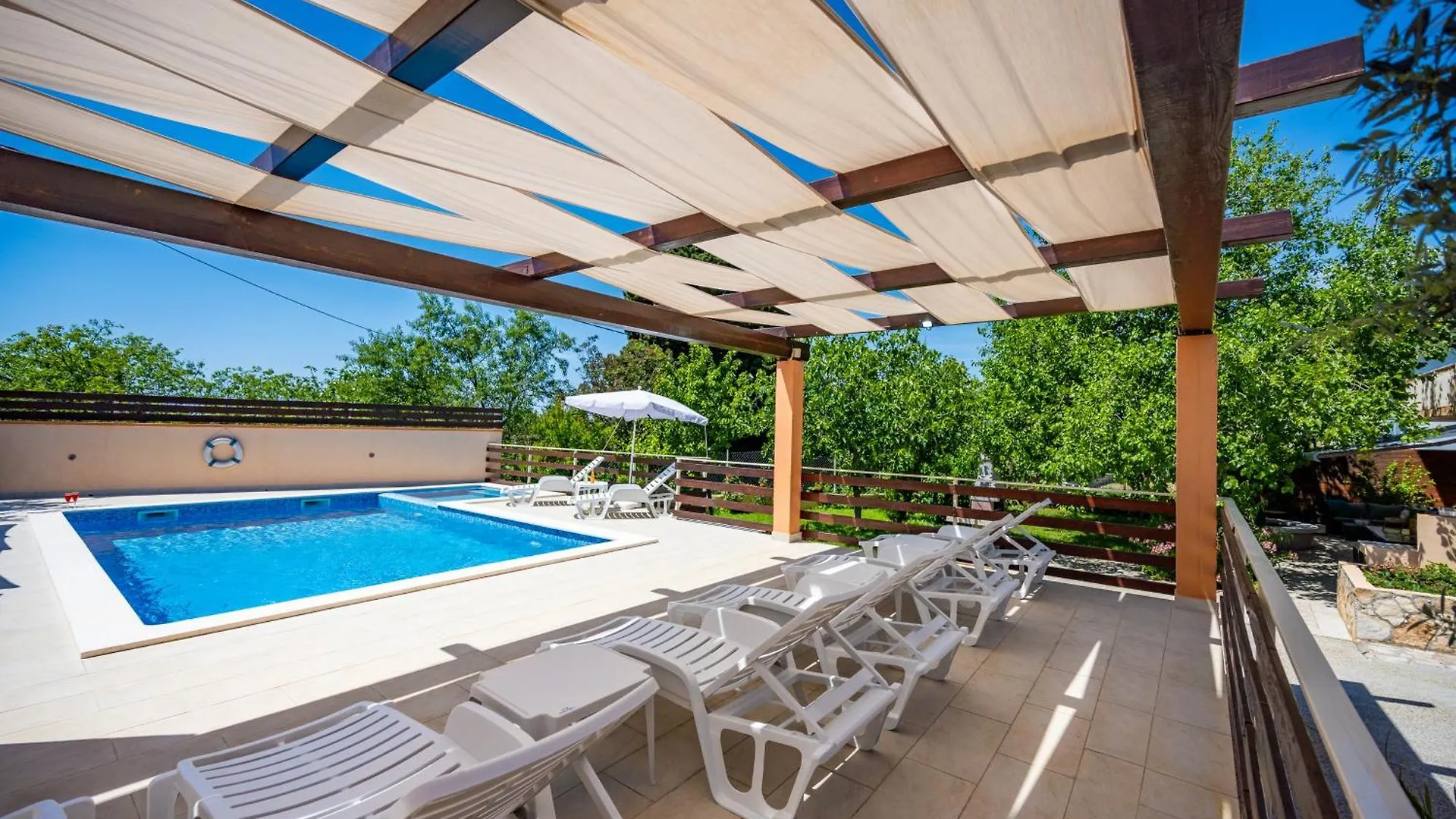 E-M Apartments With Private Pool Vinkuran Kroatien